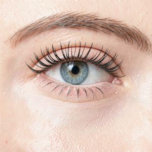 Cils magnétiques ou faux cils à colle : lequel choisir