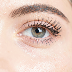 Comment poser des cils magnétiques sans colle, étape par étape